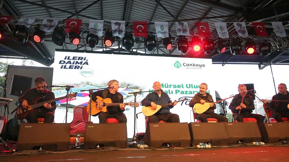 Mürsel Uluç Kapalı Pazaryeri Hizmete Açıldı Çankaya Belediyesi, üstünü kapatarak tamamen yenilediği ve kent meydanına dönüştürdüğü