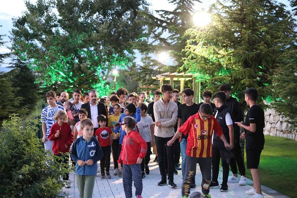 Pursaklar Belediye Başkanı Ertuğrul Çetin, bulduğu her fırsatta bir araya