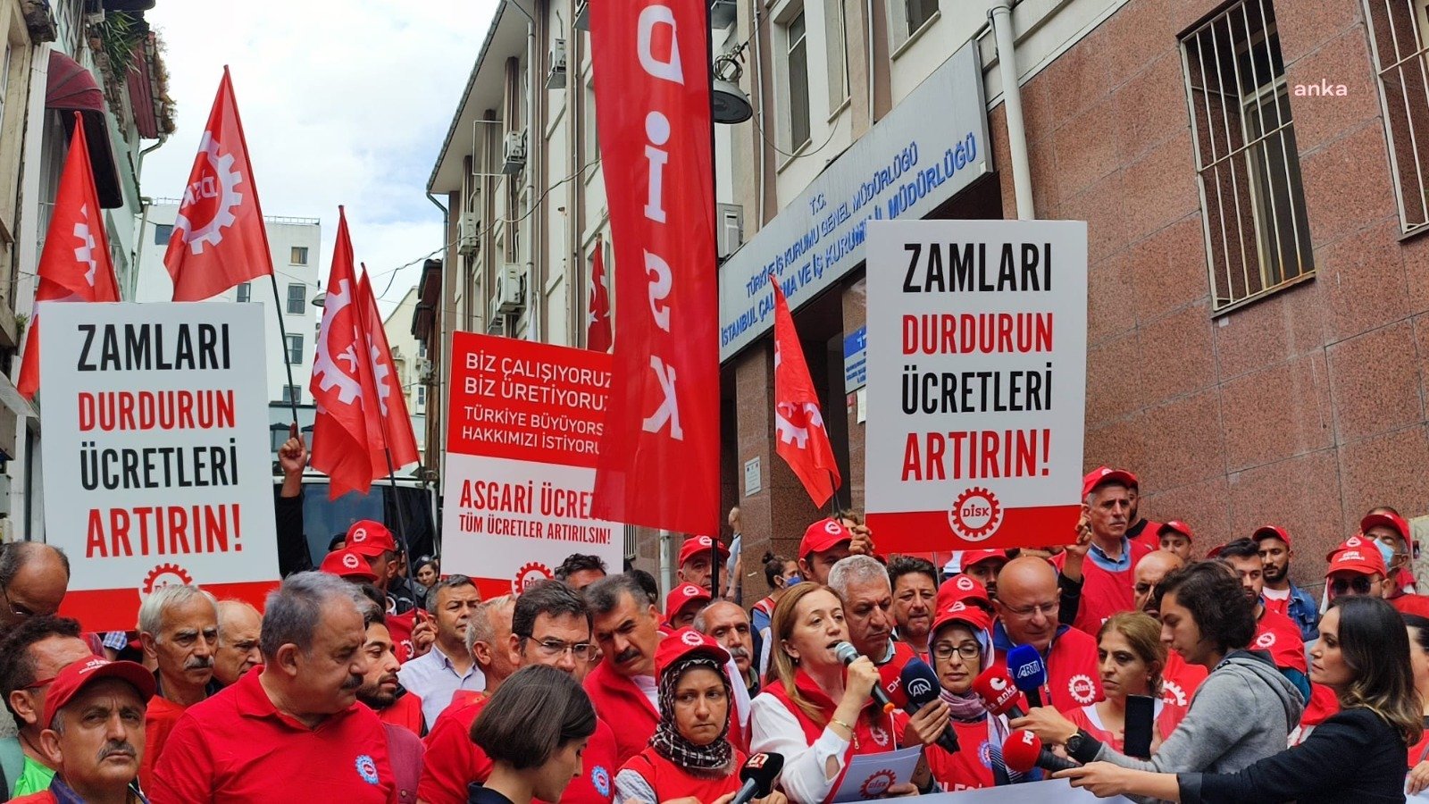 Devrimci İşçi Sendikaları Konfederasyonu (DİSK) Genel Başkanı Arzu Çerkezoğlu, yüksek