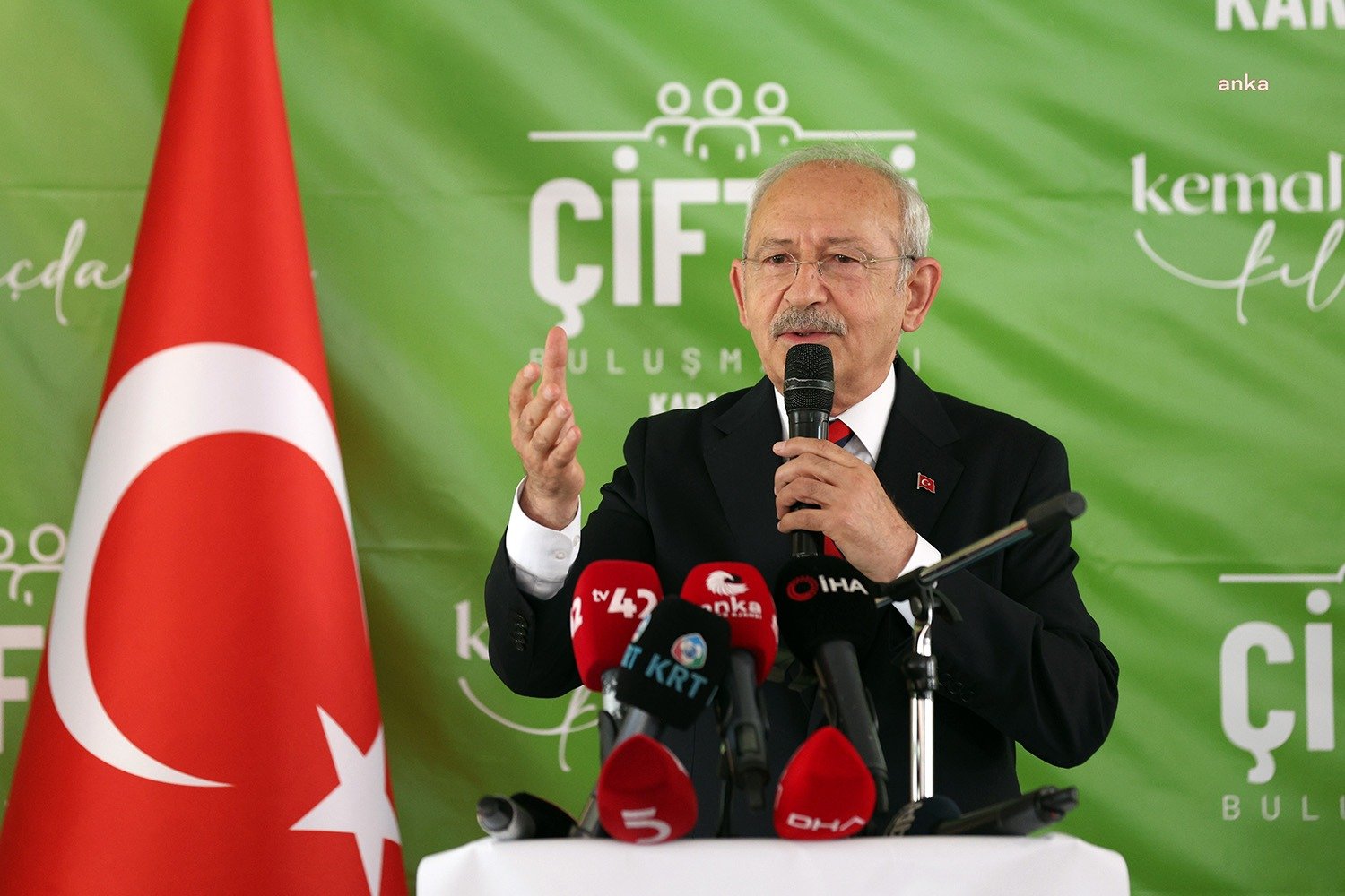 CHP Genel Başkanı Kemal Kılıçdaroğlu, Konya’da çiftçi kadınlarla bir araya