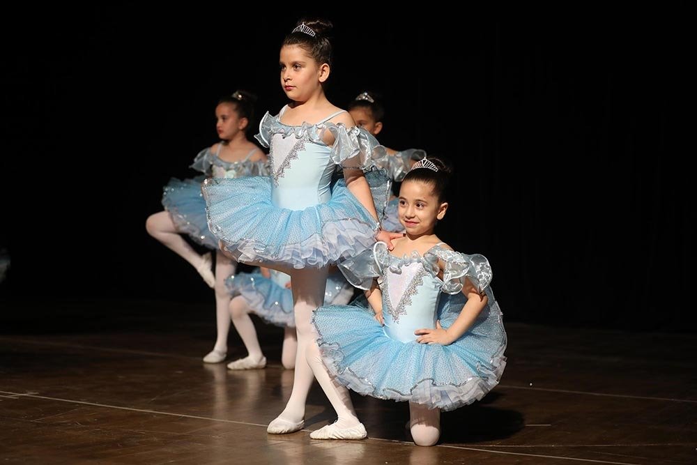 Yenimahalle Belediyesi TUBİL’in Minik Balerinleri Sahnede Yenimahalle Belediyesi TUBİL Gençlik ve Çocuk Halk Dansları Topluluğu’nda eğitim