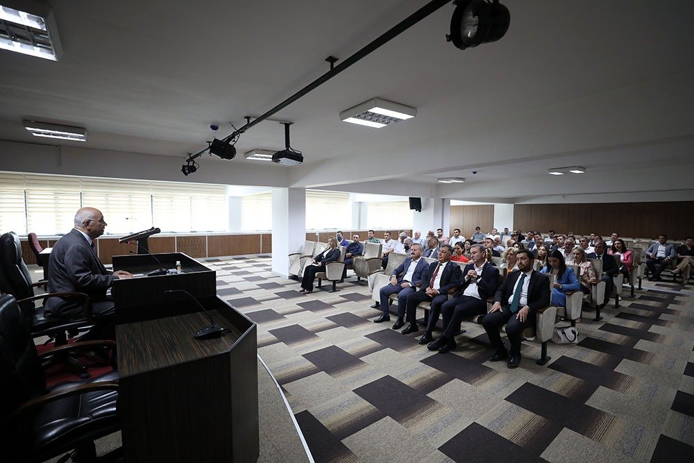 Başkan Yaşar’dan Müdürlerine Tasarruf Talimatı Yenimahalle Belediye Başkanı Fethi Yaşar’ın bürokratlarıyla her ay rutin olarak
