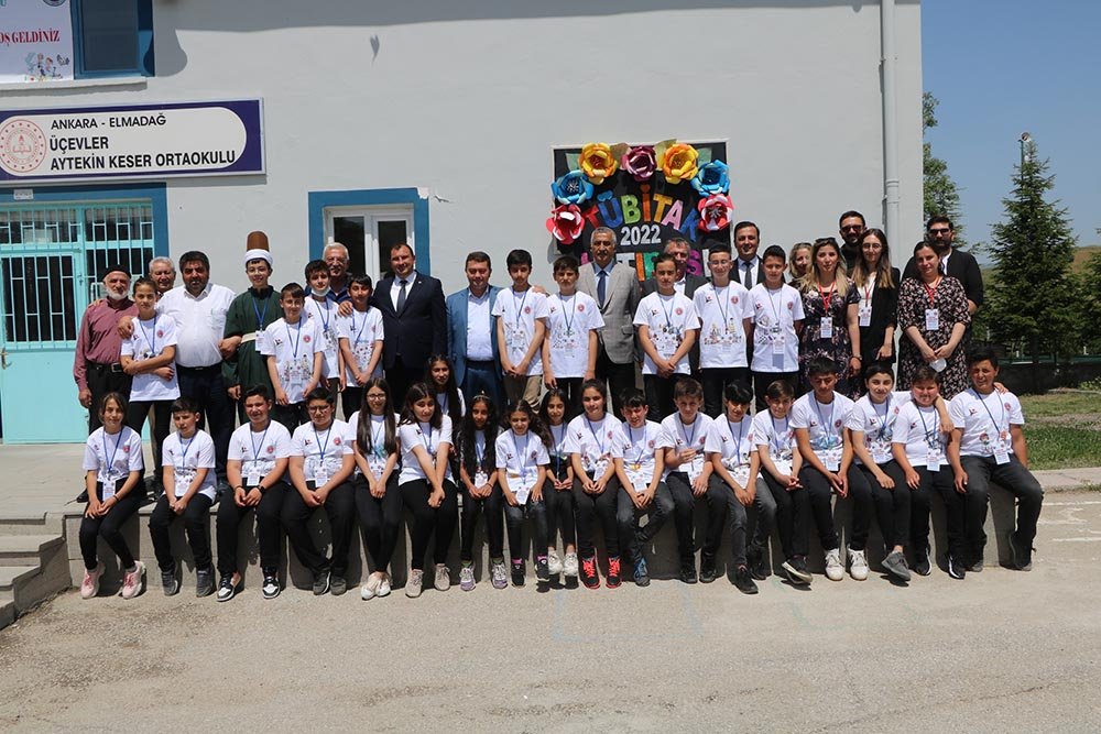 Elmadağ Üçevler Aytekin Keser Ortaokulunda gerçekleşen TÜBİTAK 4006 Bilim Fuarında,öğrenciler