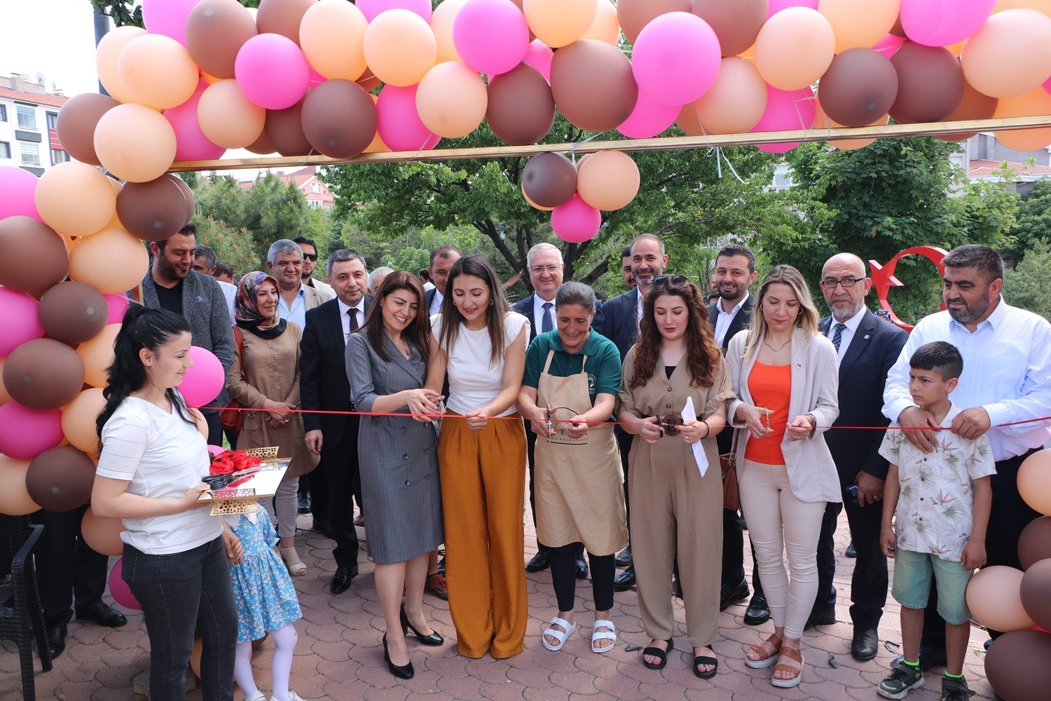 Bir milletin özgürlüğü kadınların özgürlüğü kadardır, Onların özgürlüğü, eğitimlerinden ve