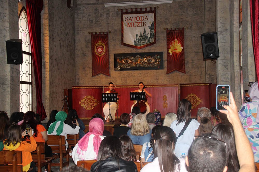 Çocuklara klasik müziği erken yaşta sevdirmek amacıyla düzenlenen Şatoda Müzik