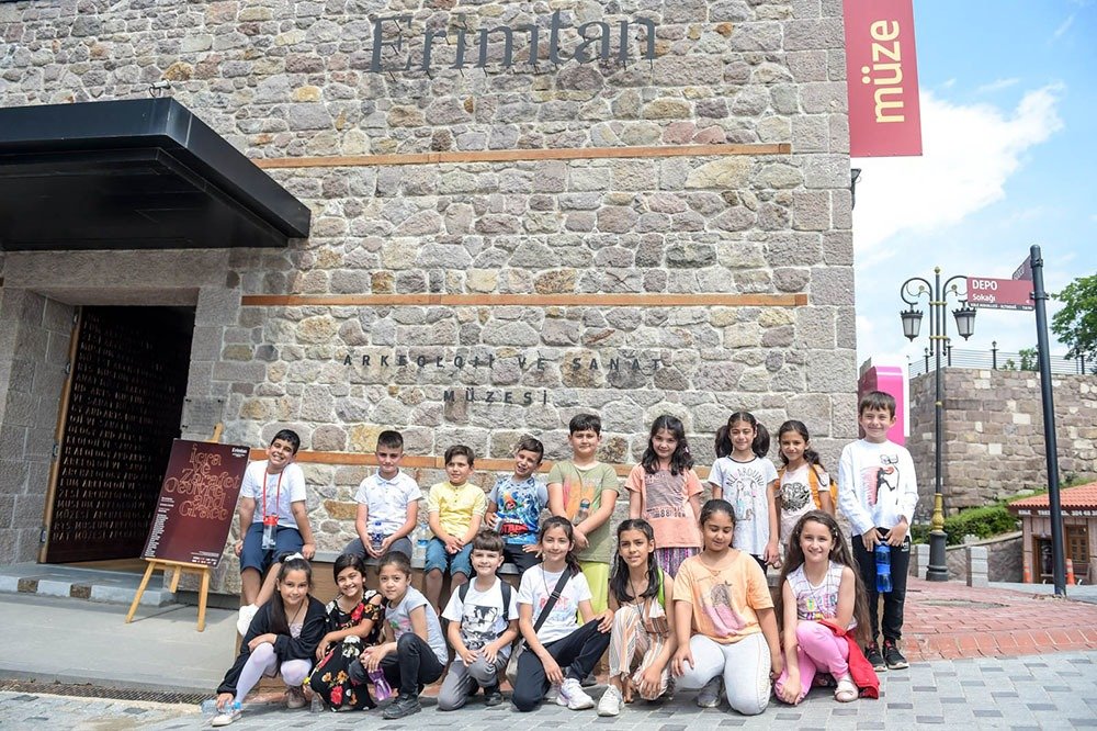 Altındağlı Çocuklar Erimtan Müzesi’nde Altındağlı çocuklar yaşayarak öğreniyor. Yıldıztepe Gençlik Merkezi üyeleri Erimtan Müzesi’ni