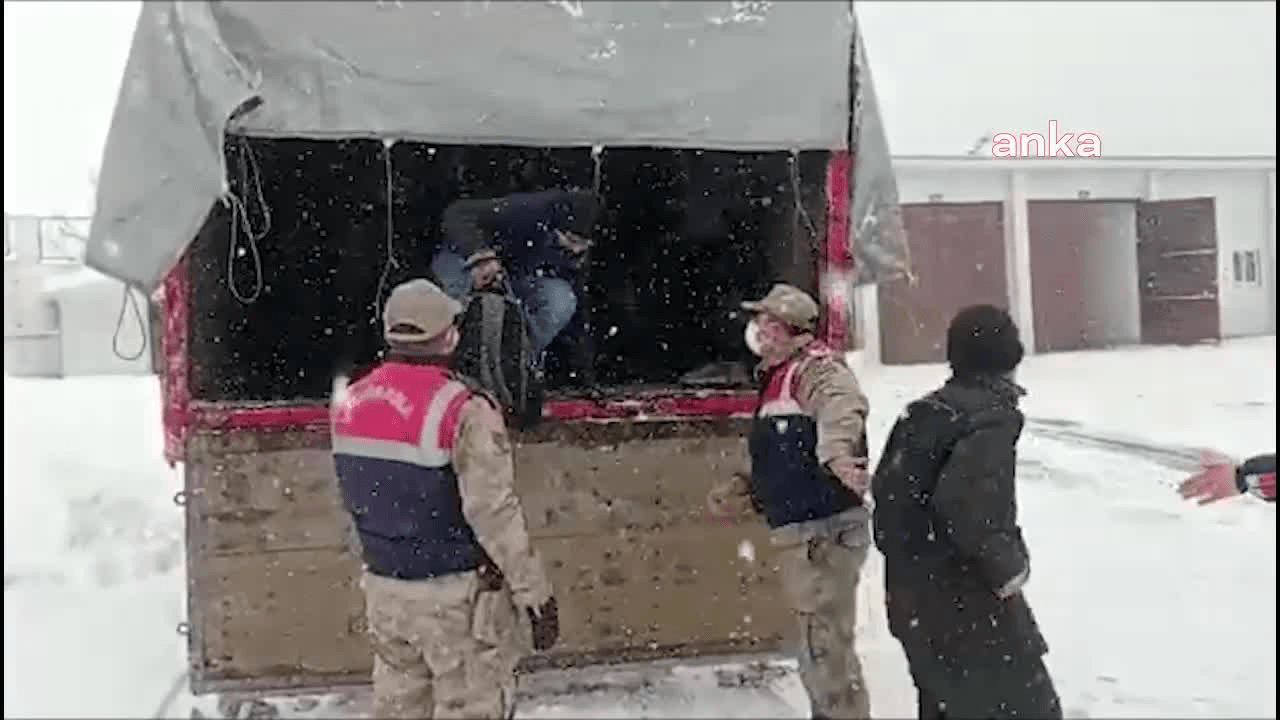 TBMM İnsan Haklarını İnceleme Alt Komisyonu Raporu TBMM İnsan Haklarını İnceleme Göç ve Uyum Alt Komisyonu’nun ‘Türkiye’de