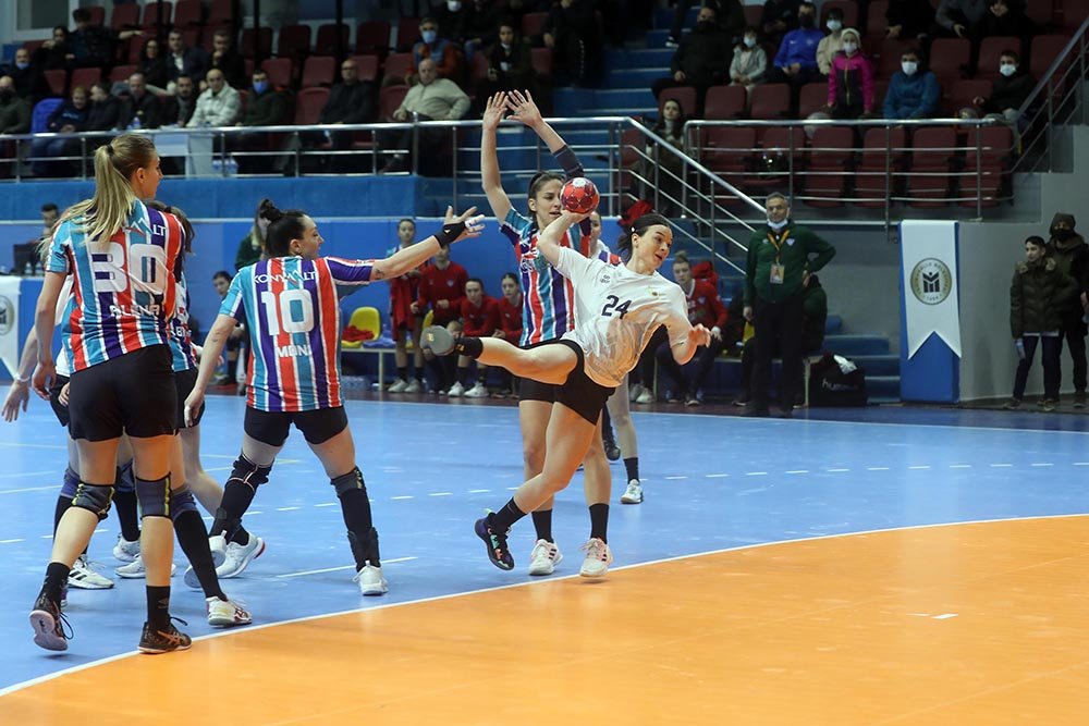 Yenimahalle Belediyesi Kadroyu Güçlendirdi Hentbol Kadınlar Süper Lig’inde aldığı sonuçlarla adından söz ettiren Yenimahalle