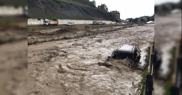 Kastamonu’da Sel: Yollar Sular Altında Kaldı, Köprüler Zarar Gördü Kastamonu'nun İnebolu ve Çatalzeytin ilçelerinde; sağanak yağış nedeniyle çayların su