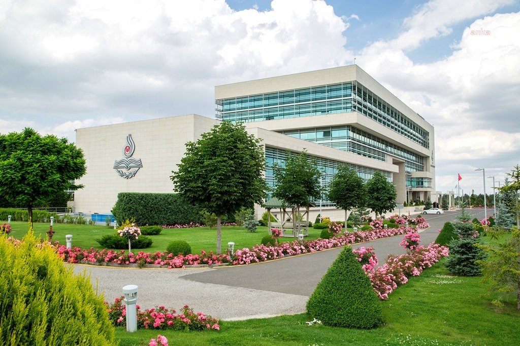 Anayasa Mahkemesi, Millet İttifakı’nın ‘Millet’ İbaresini Kullanmaması İçin Yapılan Başvuruyu Reddetti Anayasa Mahkemesi (AYM), Millet Partisi’nin ‘millet’ ibaresinin Millet İttifakı’nca kullanılmaması