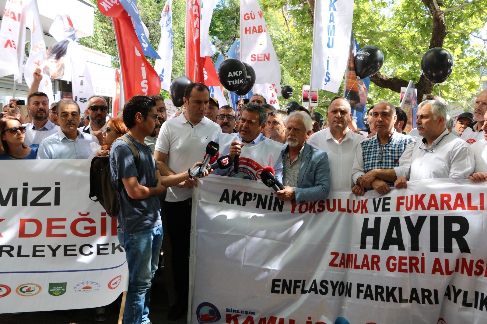 Birleşik Kamu-İş, Enflasyon Verilerini TÜİK Önünde Protesto Etti Birleşik Kamu-İş Konfederasyonu, Türkiye İstatistik Kurumu’nun (TÜİK) açıkladığı haziran ayı