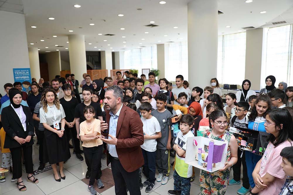 Pursaklar’da Birinci Proje Şenliği Pursaklar Belediyesi tarafından Yaşam Merkezi’nde kurulan Dene yap Pursaklar Atölyesinde,