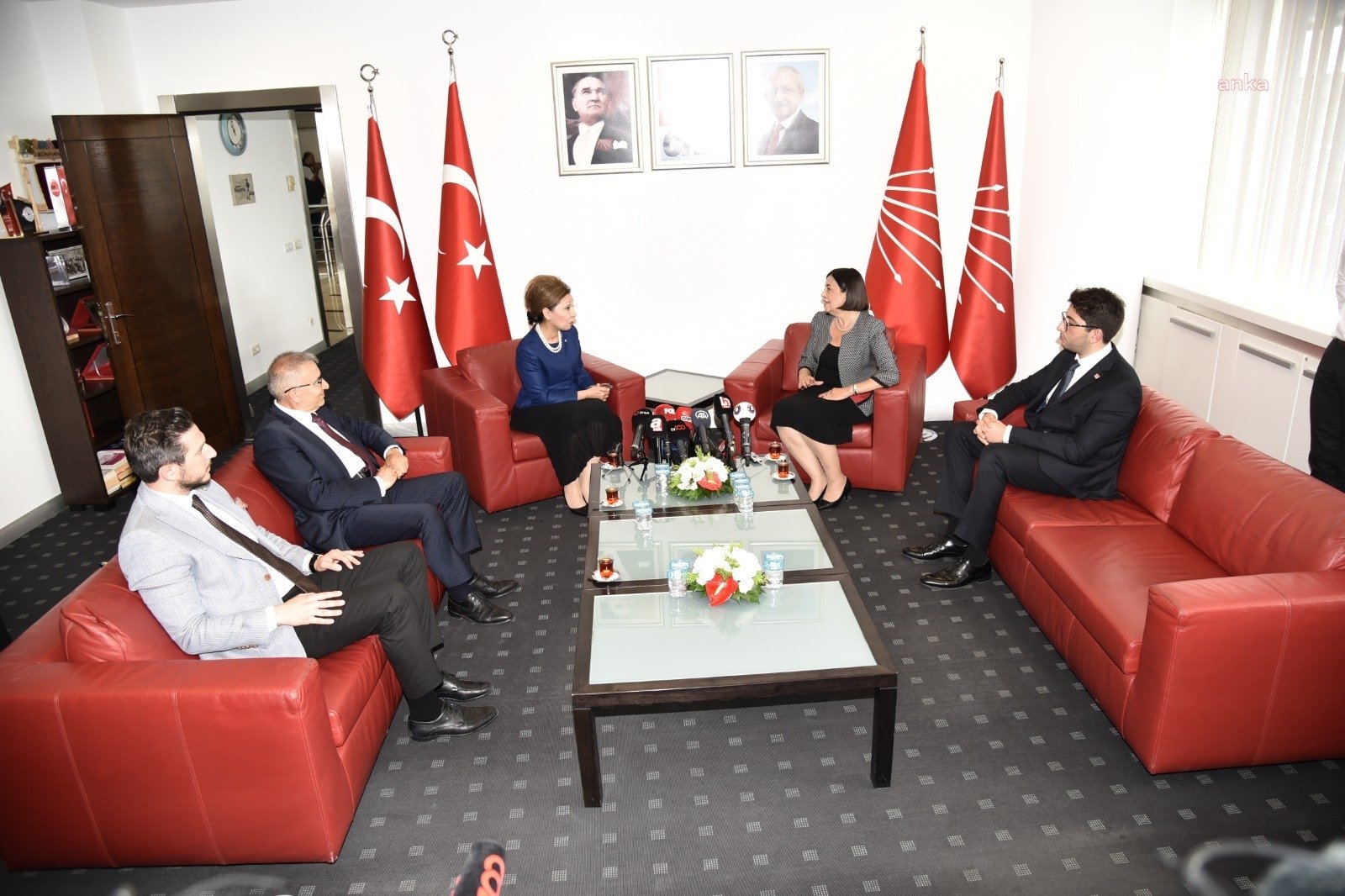 CHP ve İYİ Parti Arasında Karşılıklı Bayramlaşma Ziyaretleri Yapıldı CHP ile İYİ Parti arasında karşılıklı bayramlaşma ziyaretleri yapıldı. İYİ