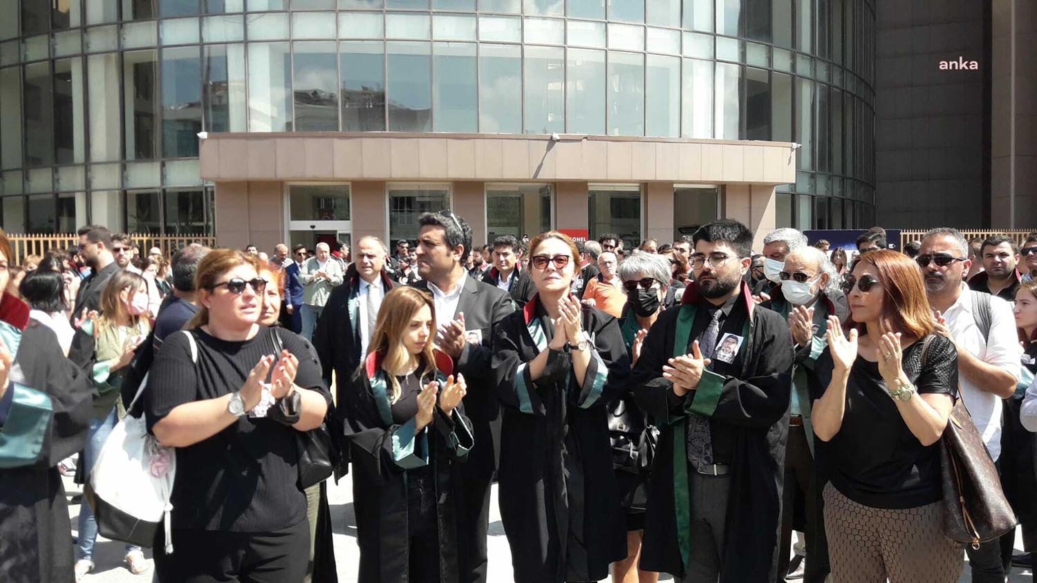 İstanbul'da dün ofisinde uğradığı silahlı saldırı sonucu yaşamını yitiren avukat