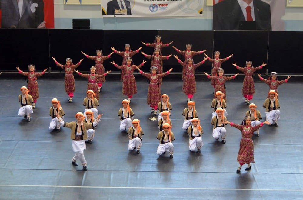 Yenimahalle Belediyesi TUBİL Halk Dansları Topluluğu, minikler ve yıldızlar grubunda