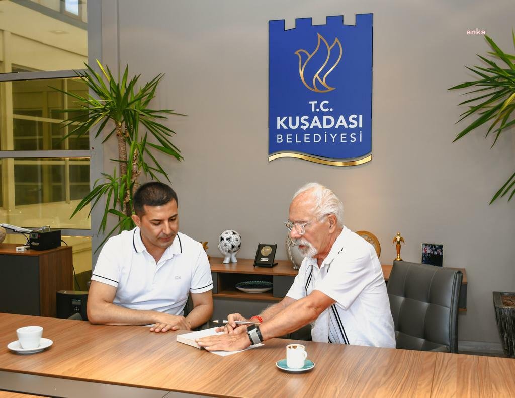 Emre Kongar’dan Kuşadası Belediye Başkanı Ömer Günel’e Ziyaret Toplum bilimci, akademisyen ve yazar Prof. Dr. Emre Kongar, Kuşadası