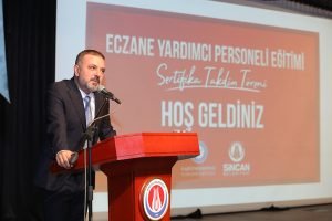 Baskan Murat Ercan Eczane Yardimciligi Sertifikalarini Dagitti
