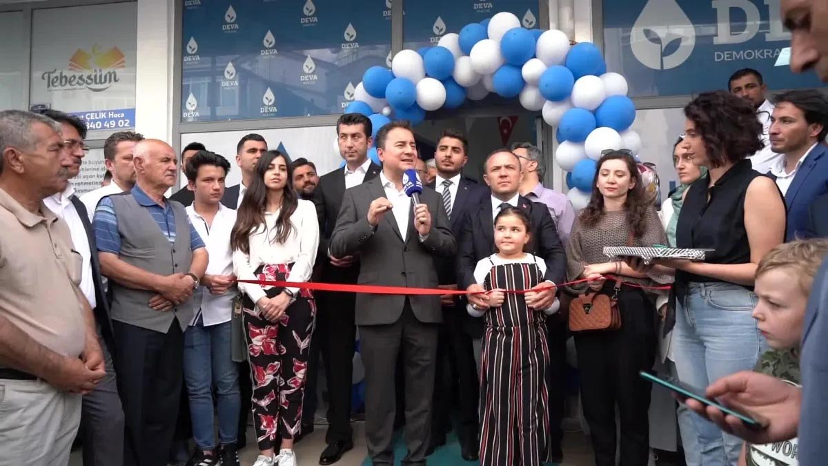 Demokrasi ve Atılım (DEVA) Partisi Genel Başkanı Ali Babacan, Ankara