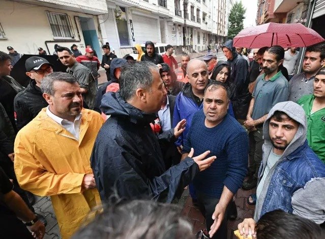 İstanbul Valisi Ali Yerlikaya, İstanbul’da dün geceden beri etkili olan