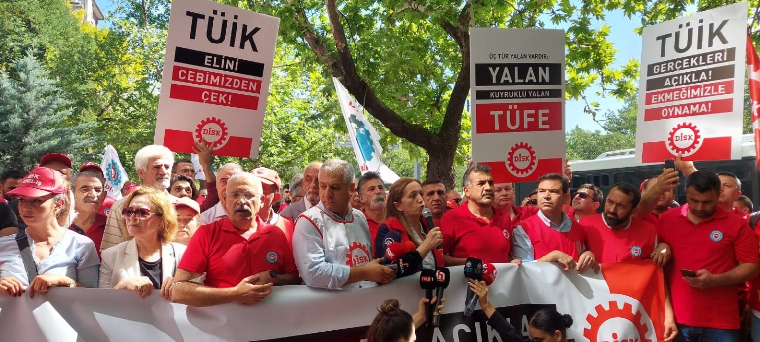 Türkiye Devrimci İşçi Sendikaları Konfederasyonu (DİSK) Genel Başkanı Arzu Çerkezoğlu,