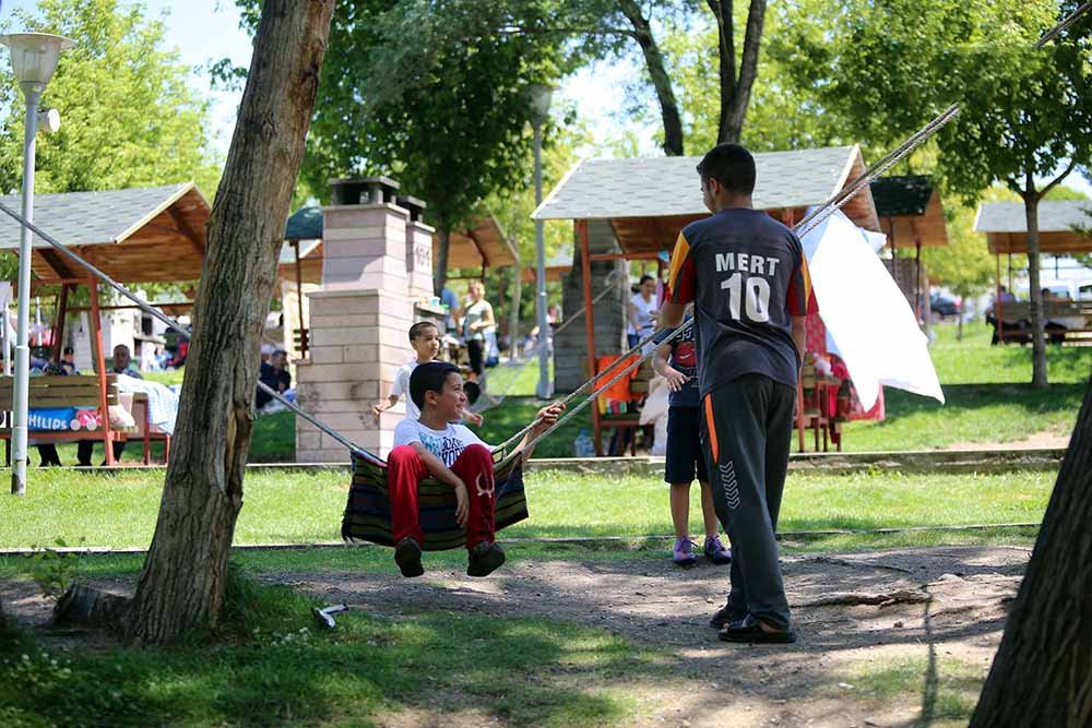 Başkentlilerden Yakacık Mesire Alanına Yoğun İlgi Başkentliler'in Kurban Bayramı süresince piknik yapmak üzere tercih ettiği alanların