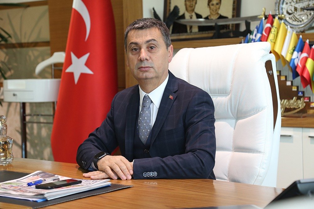 Gölbaşı Belediye Başkanı Ramazan Şimşek’ten Bayram Mesajı Gölbaşı Belediye Başkanı Ramazan Şimşek yayınladığı mesajında Kurban Bayramı’nı kutladı.