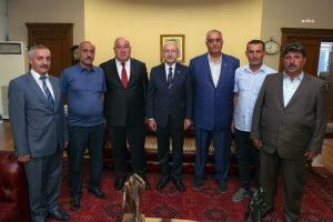 CHP Genel Baskani Kemal Kilicdaroglu, CHP'ye Katilan Bitlis'e Bagli Golbasi Belediye Baskani Avunc ve Belediye Meclis Uyelerine Rozetlerini Takti