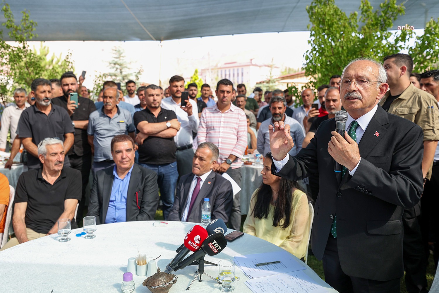 CHP Genel Başkanı Kılıçdaroğlu: Birileri Siyasete Girip Han, Hamam Sahibi Oluyorsa; Bırakın Türkiye’yi, Amerika’da Mülkler Ediniyorsa Bu Sizin Paranızdır, Alın Terinizdir CHP Genel Başkanı Kemal Kılıçdaroğlu, Ağrı’da; “Devletin dini adaletse, haksızlığı