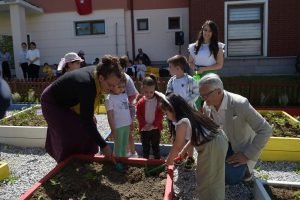 Altindagli Cocuklar Topraga Dokundu