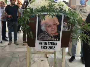 Faik Oztrak’in Annesi Ayten Oztrak Son Yolculuguna Ugurlandi
