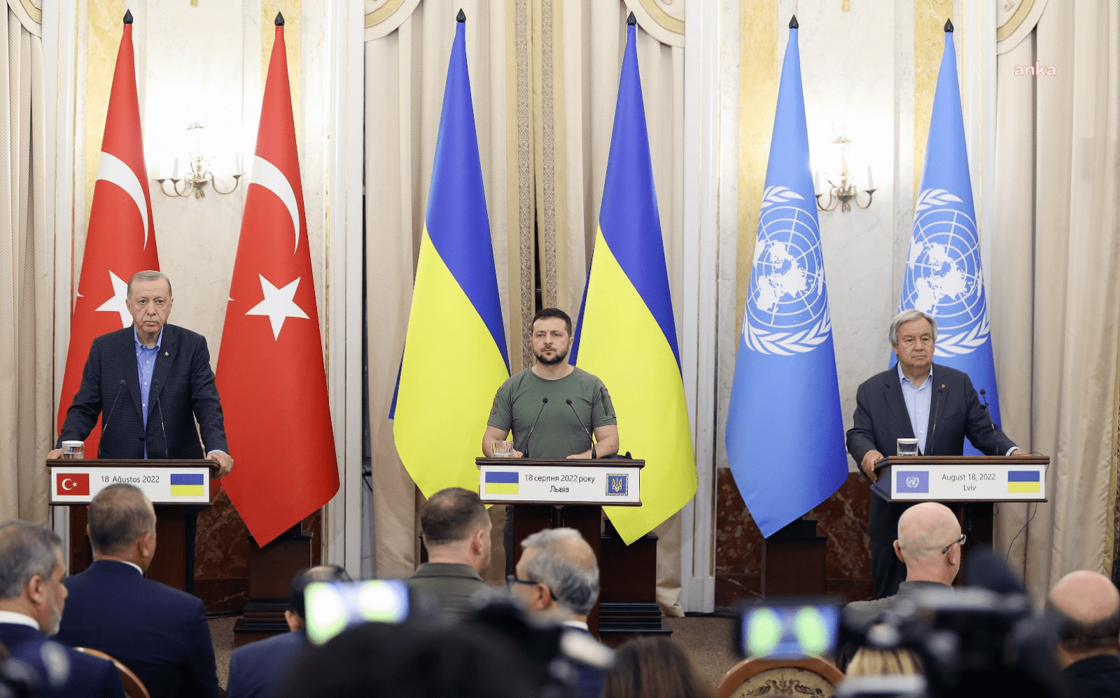 Cumhurbaşkanı Recep Tayyip Erdoğan, Ukrayna Devlet Başkanı Volodimir Zelenski ve