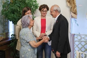 CHP Genel Baskani Kilicdaroglu, Gezi Tutuklularinin Aileleri Bir Araya Geldi