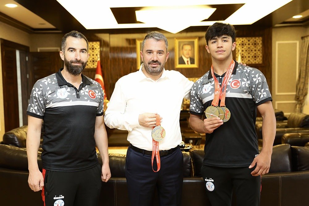 Yıldızlar U15 Avrupa Halter Şampiyonasında 89 kg sıkletinde Avrupa Şampiyonu