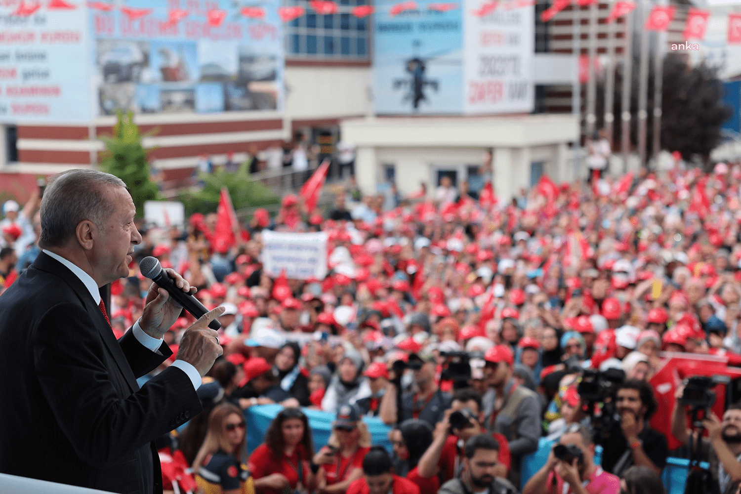 Cumhurbaşkanı Recep Tayyip Erdoğan, Kütahya'daki toplu açılış töreninde, “Siz bakmayın,