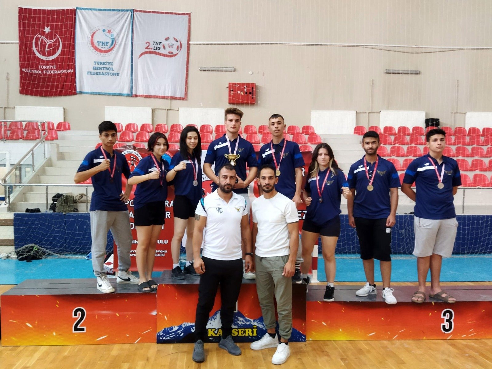 Yenimahalle Belediyesi Spor Kulübü’nün sporcuları, Kayseri’de yapılan İller Arası Muaythai