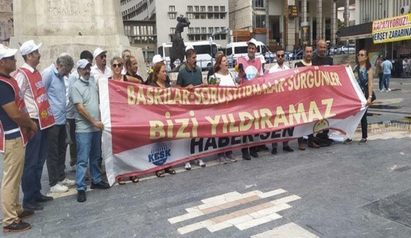 KESK’e bağlı Haber- Sen, Ankara Ulus’taki Atatürk Anıtı önünde yaptığı