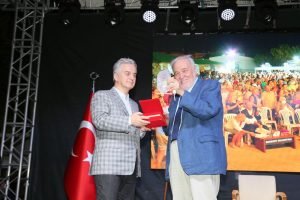 Bulent Kusoglu: “Turkiye Cumhuriyeti Yikilmamistir. Tekrar Devralacagiz 100. Yilinda. Tekrar Ayaga Kalkacagiz. Buna Inanin”