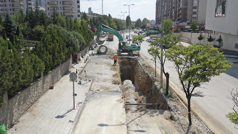 Başkentte sel baskınlarını önlemek için çalışmalarını sürdüren Ankara Büyükşehir Belediyesi