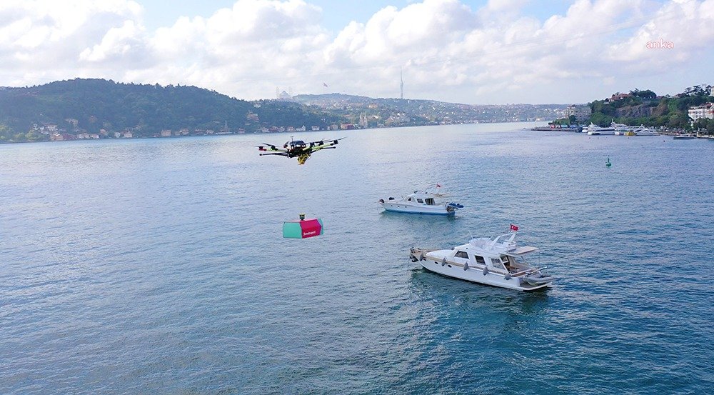 Yemeksepeti, drone ile ilk teslimatını İstanbul Boğazı’nda yaptı. Yürütülen pilot