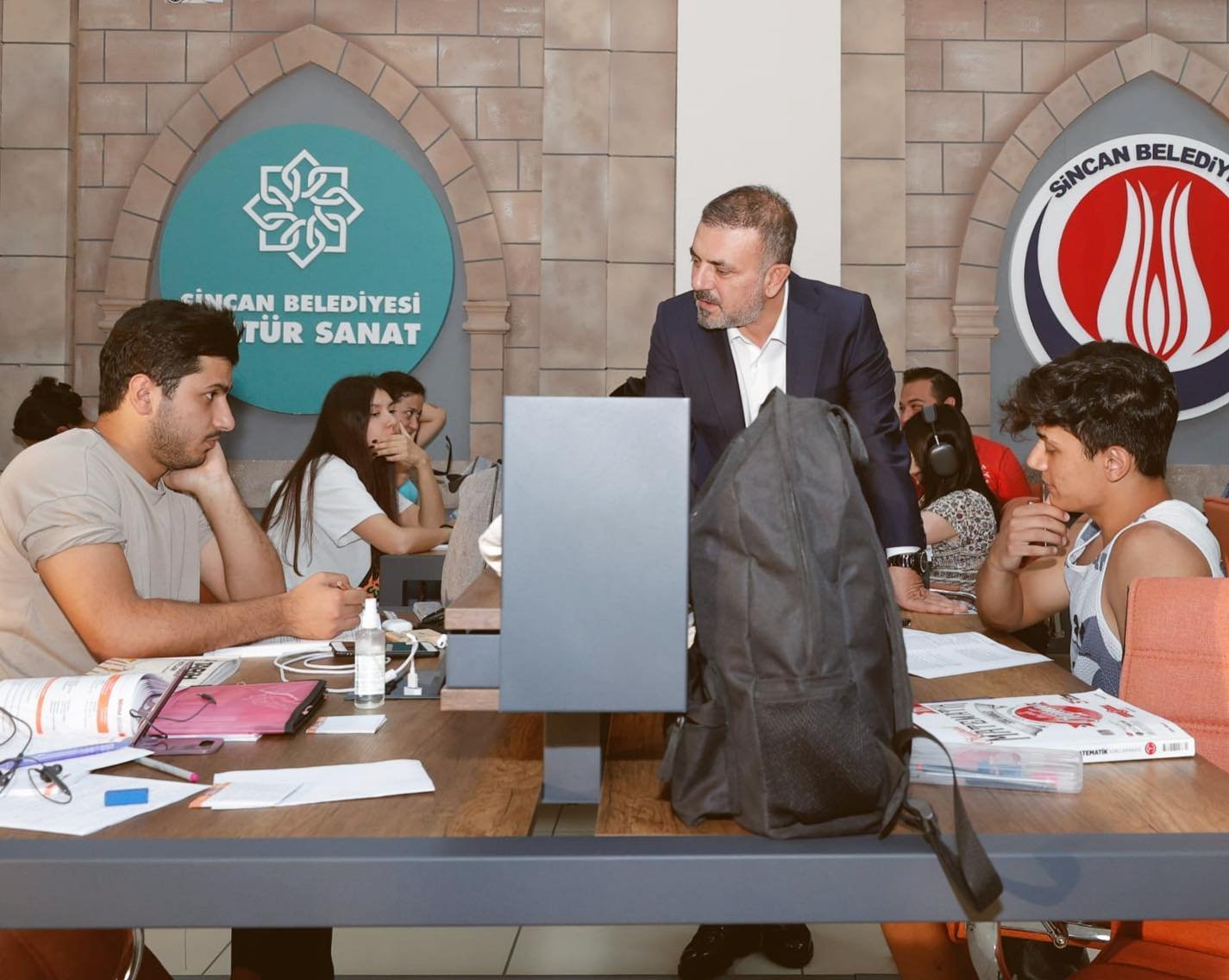 Sincan Belediye Başkanı Murat Ercan Millet Kıraathaneleri ziyaretlerine devam ediyor.
