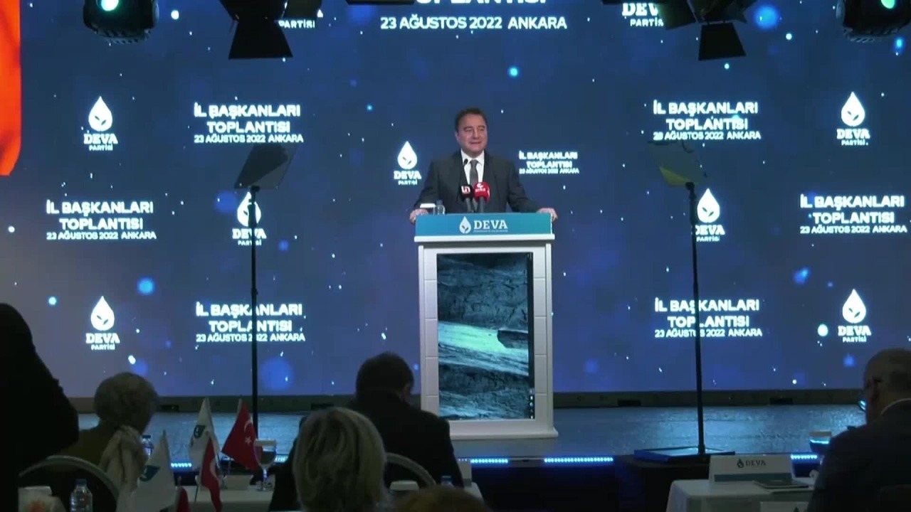 Demokrasi ve Atılım (DEVA) Partisi Genel Başkanı Ali Babacan, “Bakıyorum