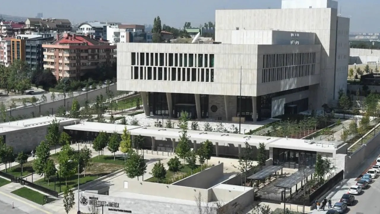 ABD Büyükelçiliği Yeni Binasına Taşındı ABD Büyükelçiliği, Çukurambar’daki yeni binasına taşındı. ABD Büyükelçisi Jeffry L.