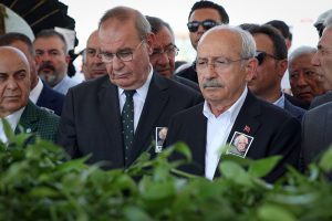 Faik Oztrak’in Annesi Ayten Oztrak Son Yolculuguna Ugurlandi