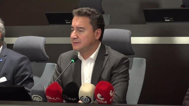 Demokrasi ve Atılım (DEVA) Partisi Genel Başkanı Ali Babacan, Aksaray’da