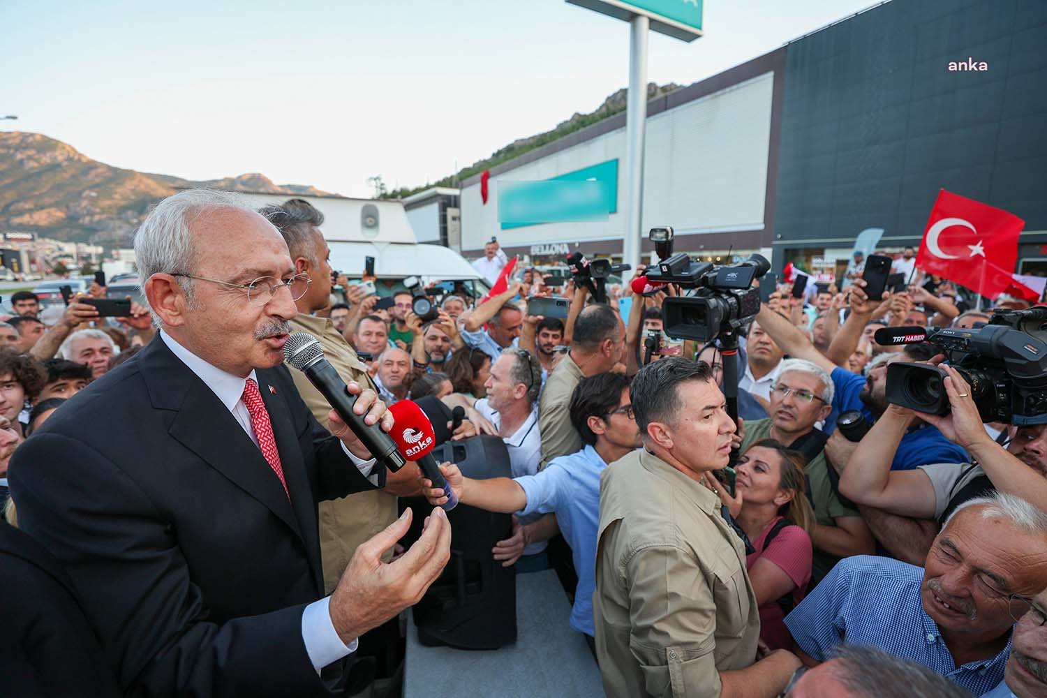 CHP Genel Başkanı Kemal Kılıçdaroğlu, "Altı lider bir aradayız. Altı