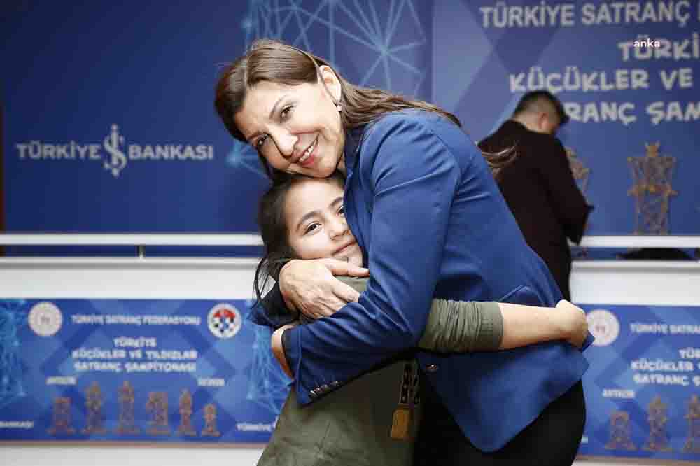 Dünya Satranç Federasyonu, Türkiye Satranç Federasyonu Başkanı Gülkız Tulay’ı Avrupa’nın ‘En Başarılı Yöneticisi’ Seçti