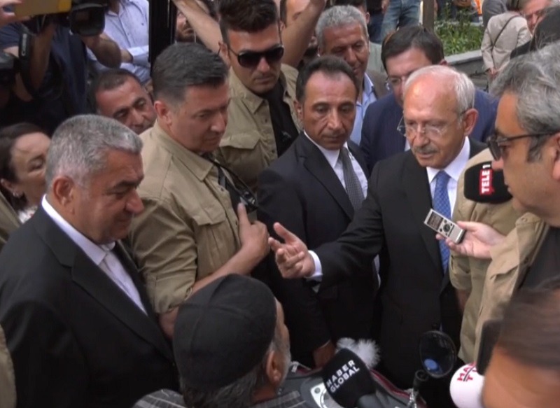 CHP Genel Başkanı Kılıçdaroğlu’ndan Erzurum’da Vatandaşa ‘Altılı Masa’ Yanıtı CHP Genel Başkanı Kemal Kılıçdaroğlu, Erzurum’da Millet İttifakı’nı oluşturan altılı