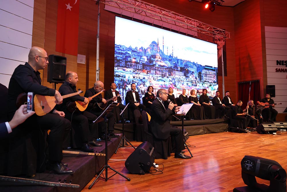Keçiören Belediyesi ve Kırşehir Dernekler Federasyonu iş birliğinde Usta Ozan