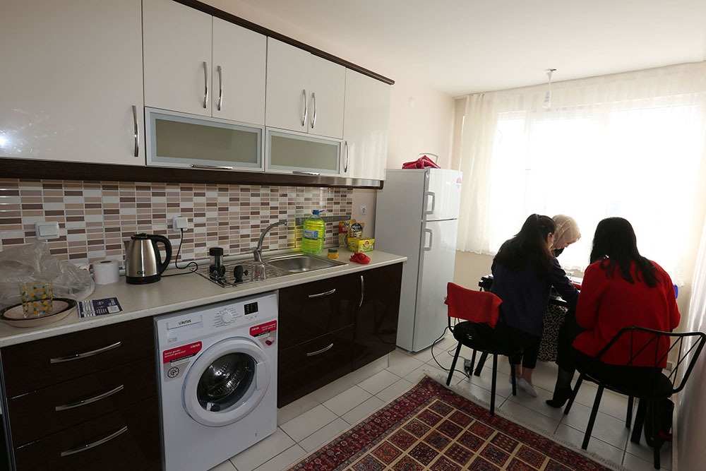 Yenimahalle Belediyesi, 60 Öğrenciye Kucak Açtı Yenimahalle Belediyesi şehir dışından gelip yurtlara yerleşemeyen 60 üniversite öğrencisine,