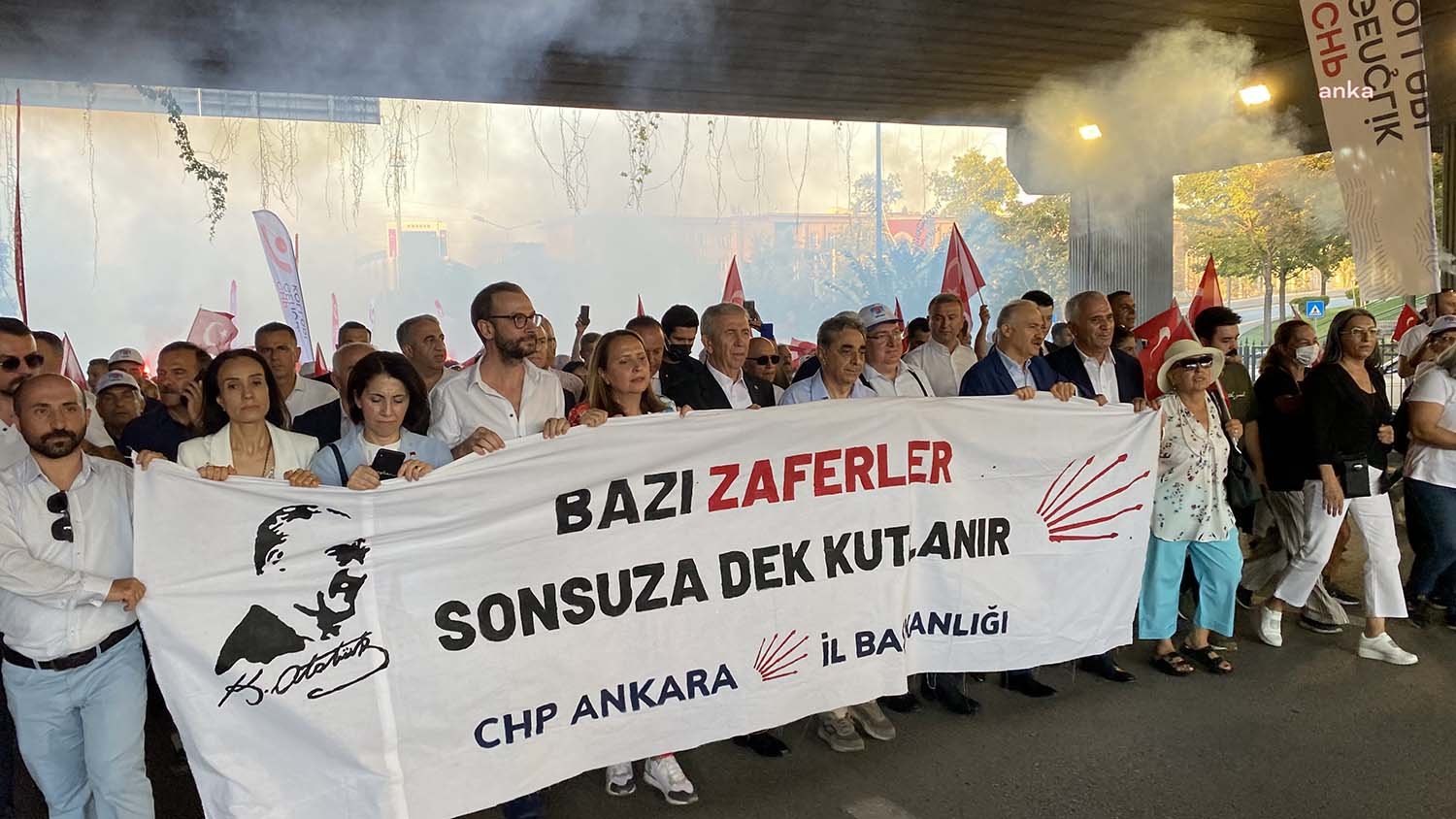 Ankaralılar, 100. yıl dönümünde 30 Ağustos Zafer Bayramı’nı CHP’nin düzenlediği